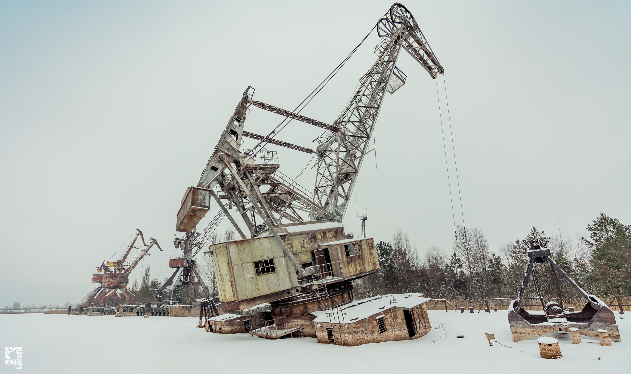 Climbing Pripyat Dock cranes in winter (video)